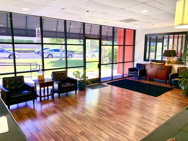 Carstar | CUSTOMER WAITING AREA.